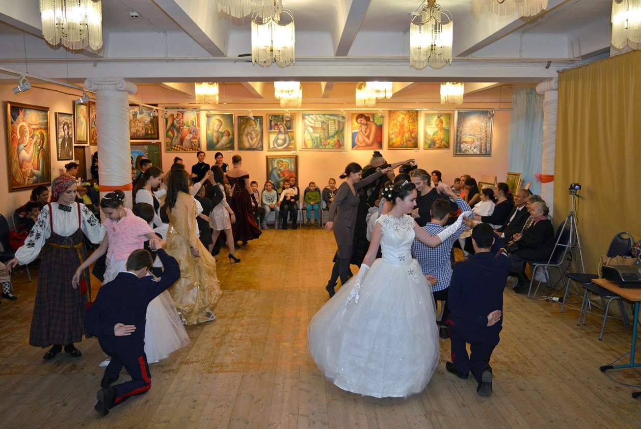 композиция панорама бал. дела семейные бальные. падеграс танец. семья бал. дела семейные бальные.